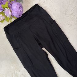 Boutique Black Pocketed Cropped Leggings