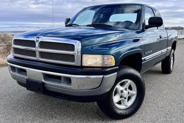 98-01 dodge RAM 1500. lower steering column GRAY lower molding . Trim. RAM 2500. RAM 3500. EXC COND