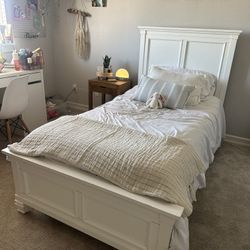 White Solid Wood Twin Bed 