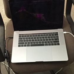 for Parts or replace Screen MacBook Pro 15” touchbar i7 Processor 256gb SSD 16gb ram Good battery no iCloud ( MacBook only no Monitor or charger )