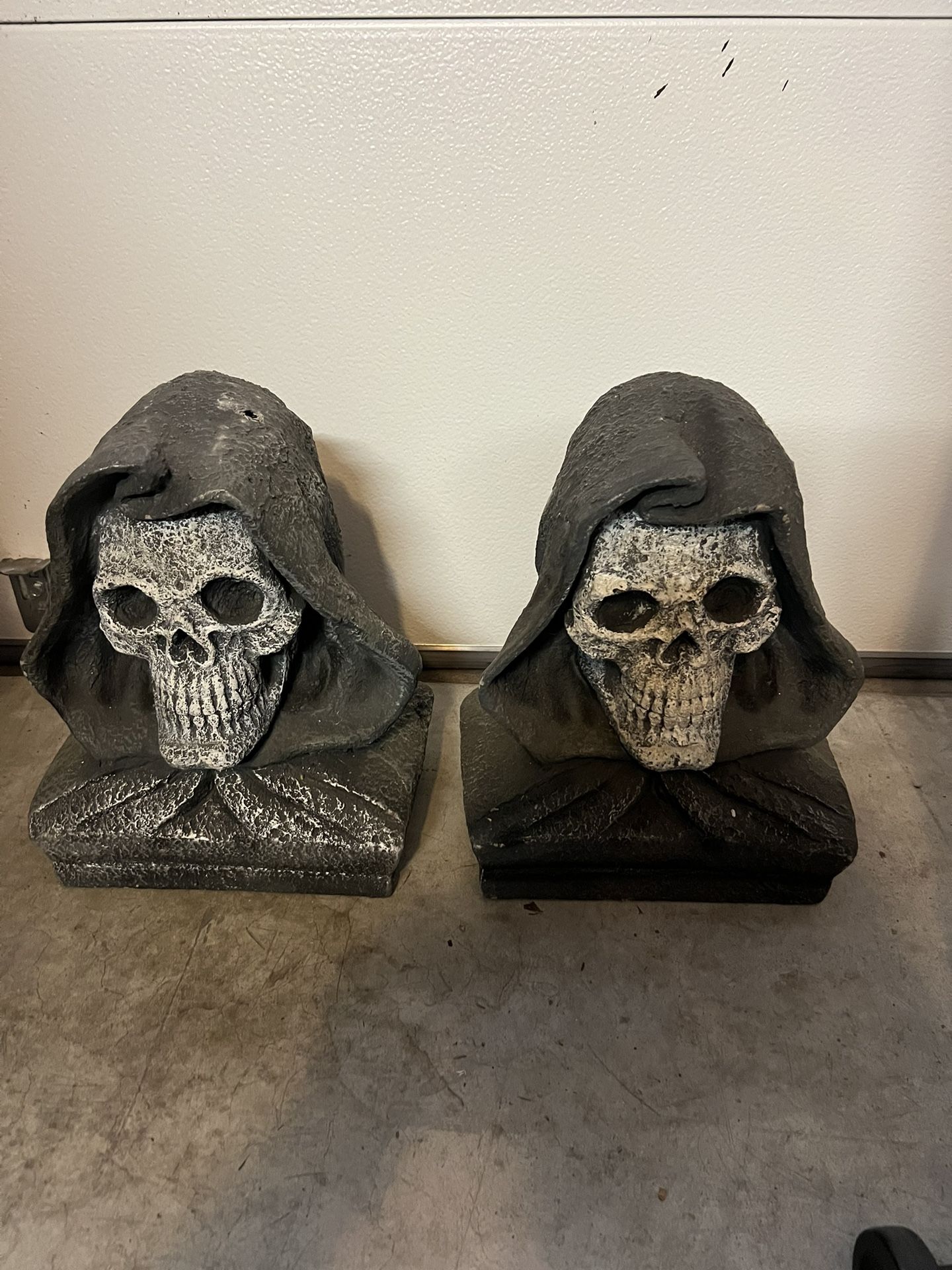 Halloween Prop 14” Busts Statue Decor Skull Ghouls Shrouded / Resin