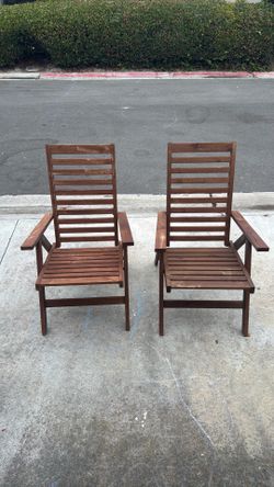 Outdoor adjustable wood chairs