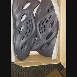 Yeezy Foamrunners Onyx