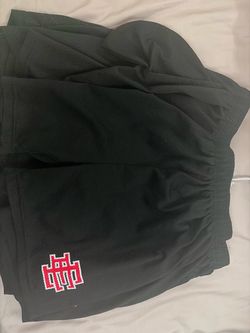 ee shorts fit size large and medium