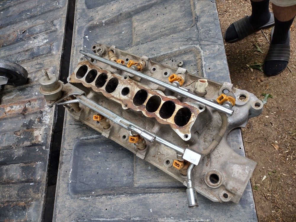 Ford Mustang 5.0 Intake Manifold Fuel Injectors Etc