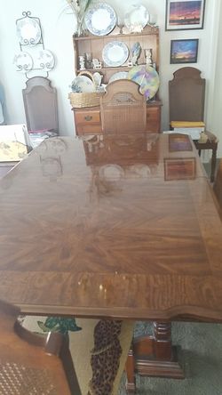 Dining Room table/leaf/6 chairs
