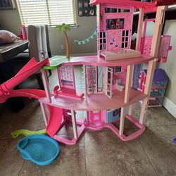 Barbie dreamhouse/RV