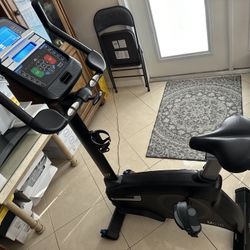 Nautilus U616 Upright Exercise Bike