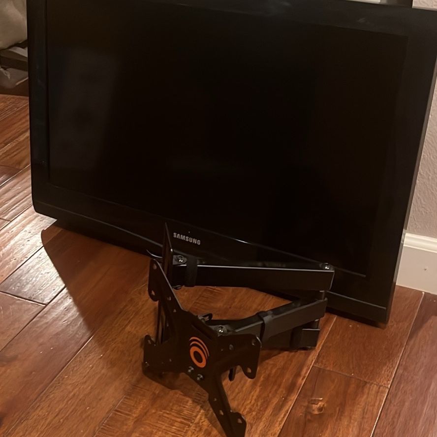 Samsung TV and wall Mount