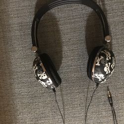 Unbranded  Skull and Crossbones Headphones