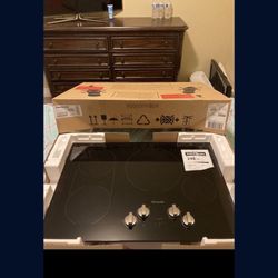 Thermador - Masterpiece Series 30" Built-In Electric Cooktop with 4 elements - Black