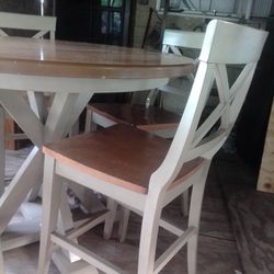 Kitchen/Patio Table W/Chairs 