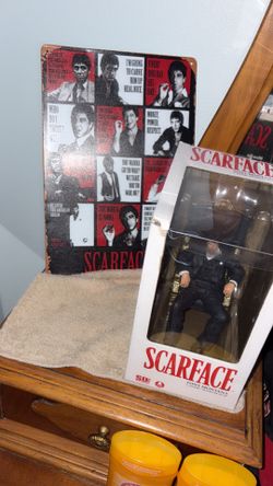 Scarface poster & Tony Figure