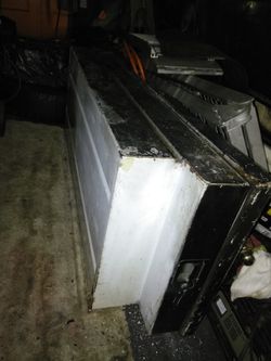 Pick up truck tool box