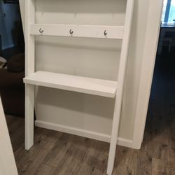 Hallway Entrance Leaning table