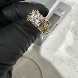 ✨ 925 Gold-Plated CZ Ring – Princess Cut w/ Side Stones