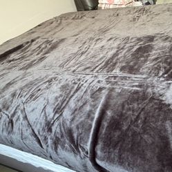 JCPenney Home Plush Blanket / Throw – Gray