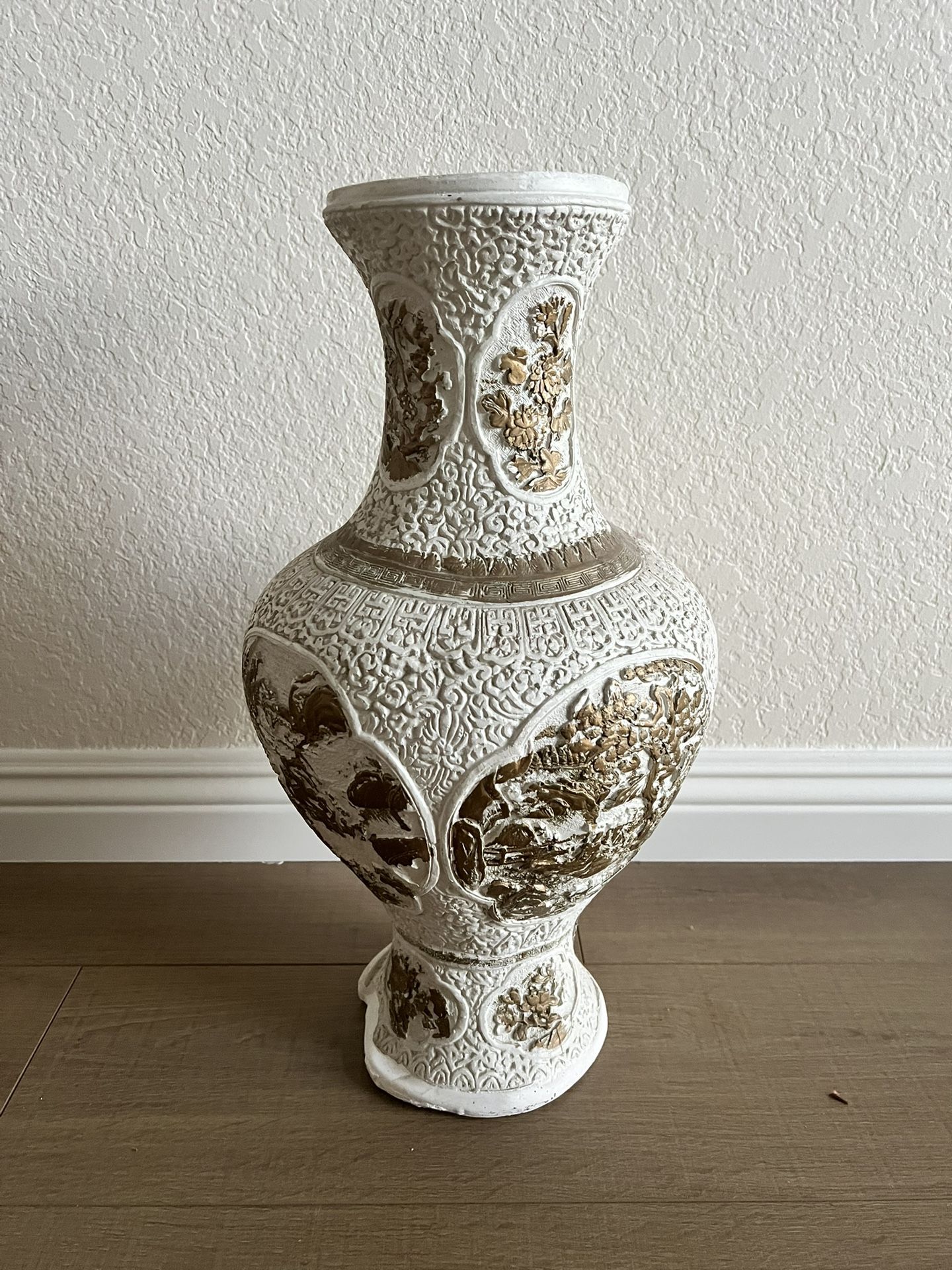 Beautiful Vintage Antique White Gold Victorian Floral Vase