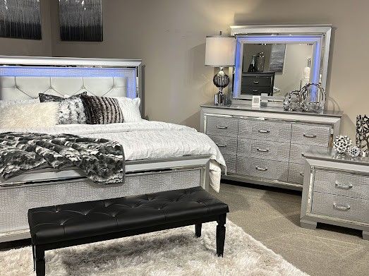 Allura Silver Panel Bedroom Set
Homelegance$10 Down Payment And Financing Available