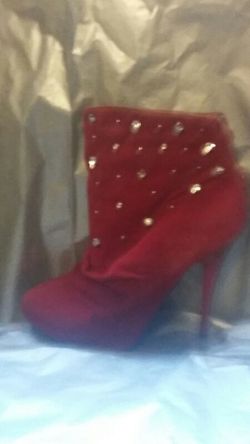 Red women boots 8