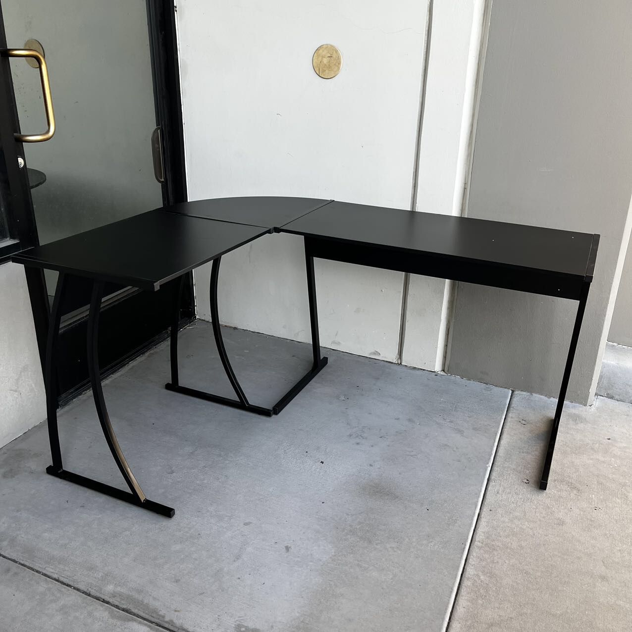 New In Box 58x44x30 Inch Tall Corner L Shape Office Computer Desk Table All Black Interchangeable Sides