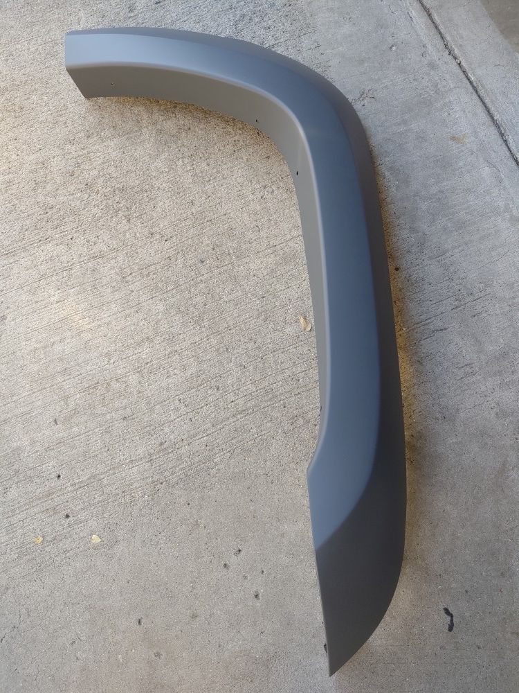 2005-2006 Jeep liberty passenger fender flare (NEW)