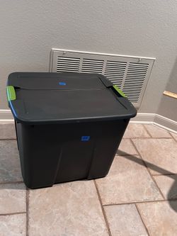 Sterilite 20 gallon Storage Bin with Lid Made in USA