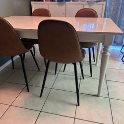 Table + chairs