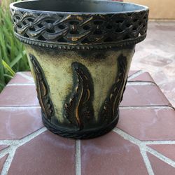 METAL POT