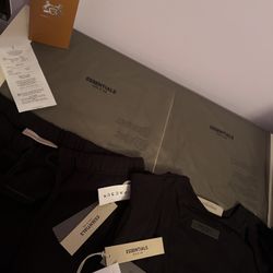 black essentials set tee-shirt and shorts size large