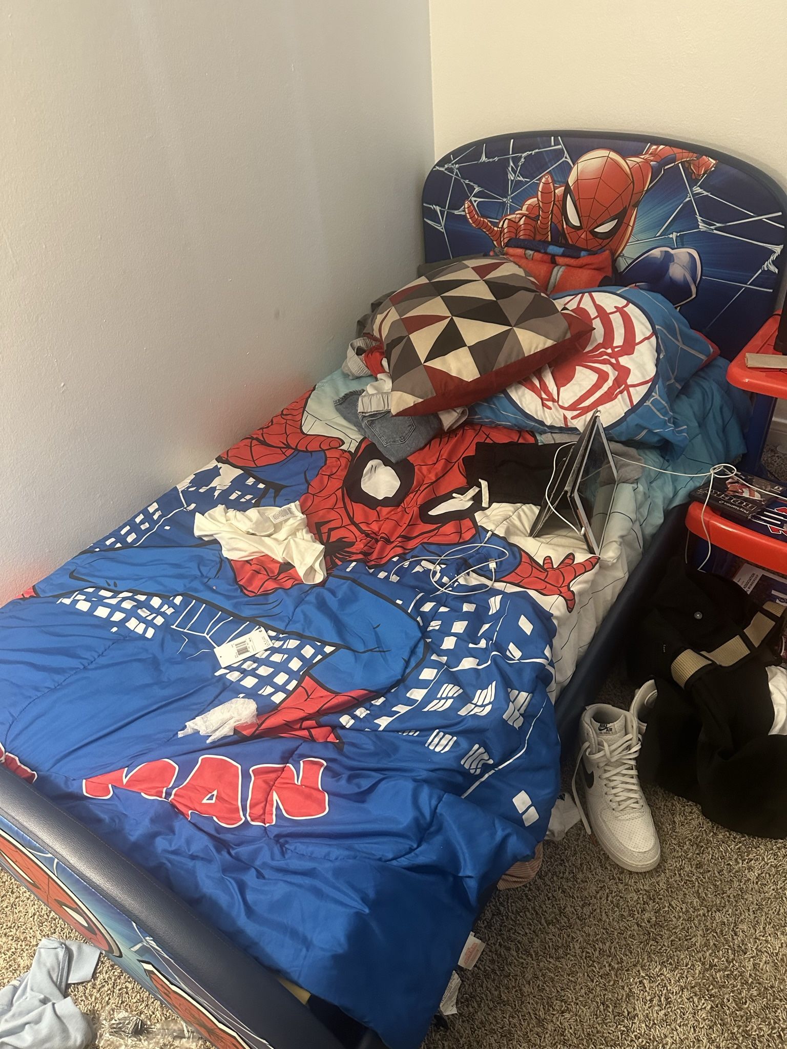 Spider-Man Kids Bed With Spider Man Desk