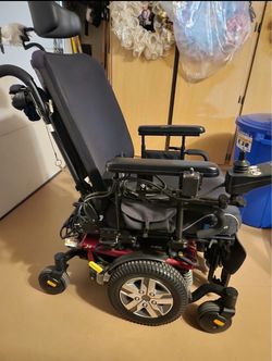 Quantum J4 Power Wheelchair