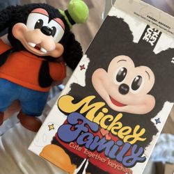 Mickey Family Cute Together Popmart 