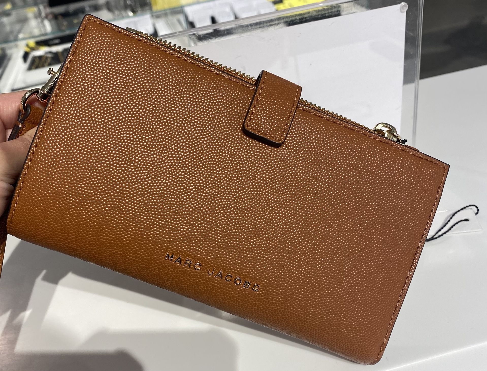 ✨NEW✨& Authentic Marc Jacobs Wallet in Smoked Almond