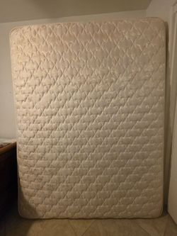 Queen mattress + box