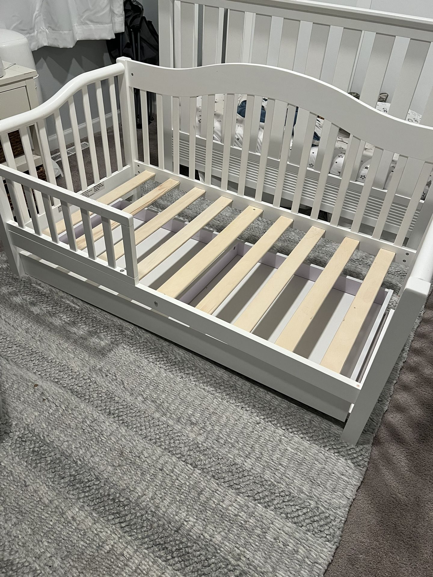 Toddler bed 