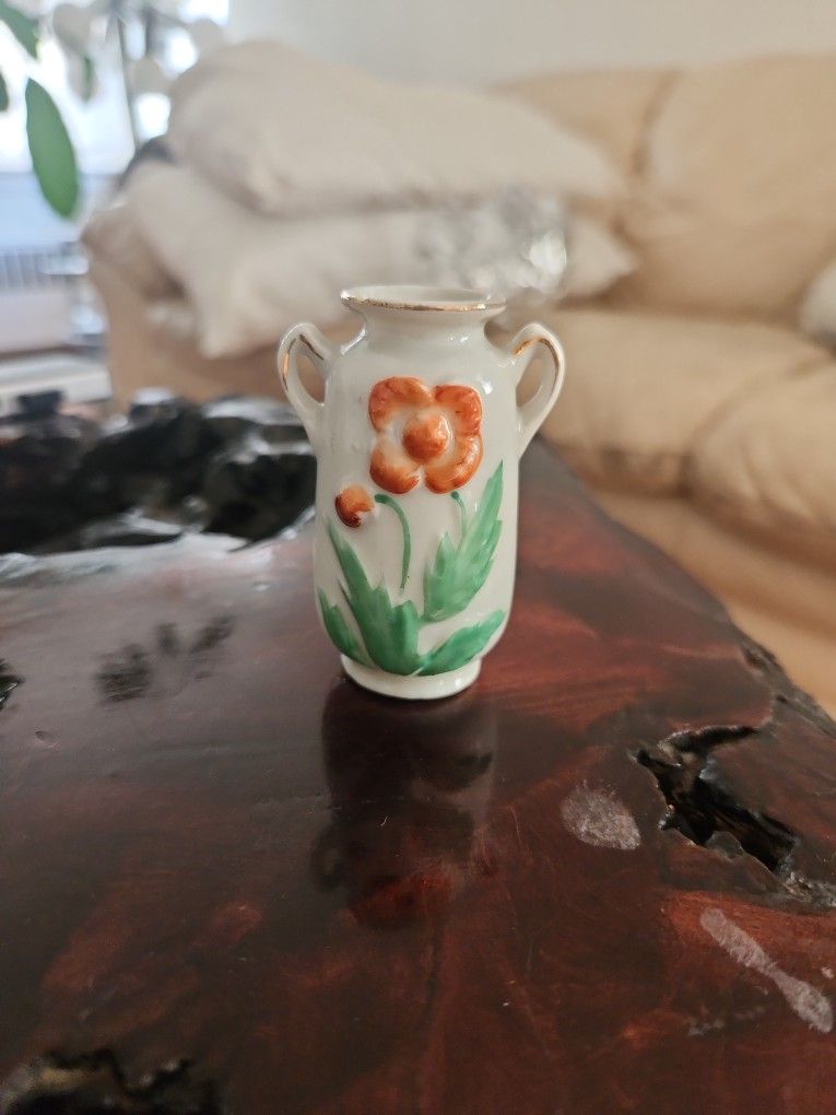 Vintage Occupied Japan Miniature Porcelain Molded Vase Flower Doll Dollhouse