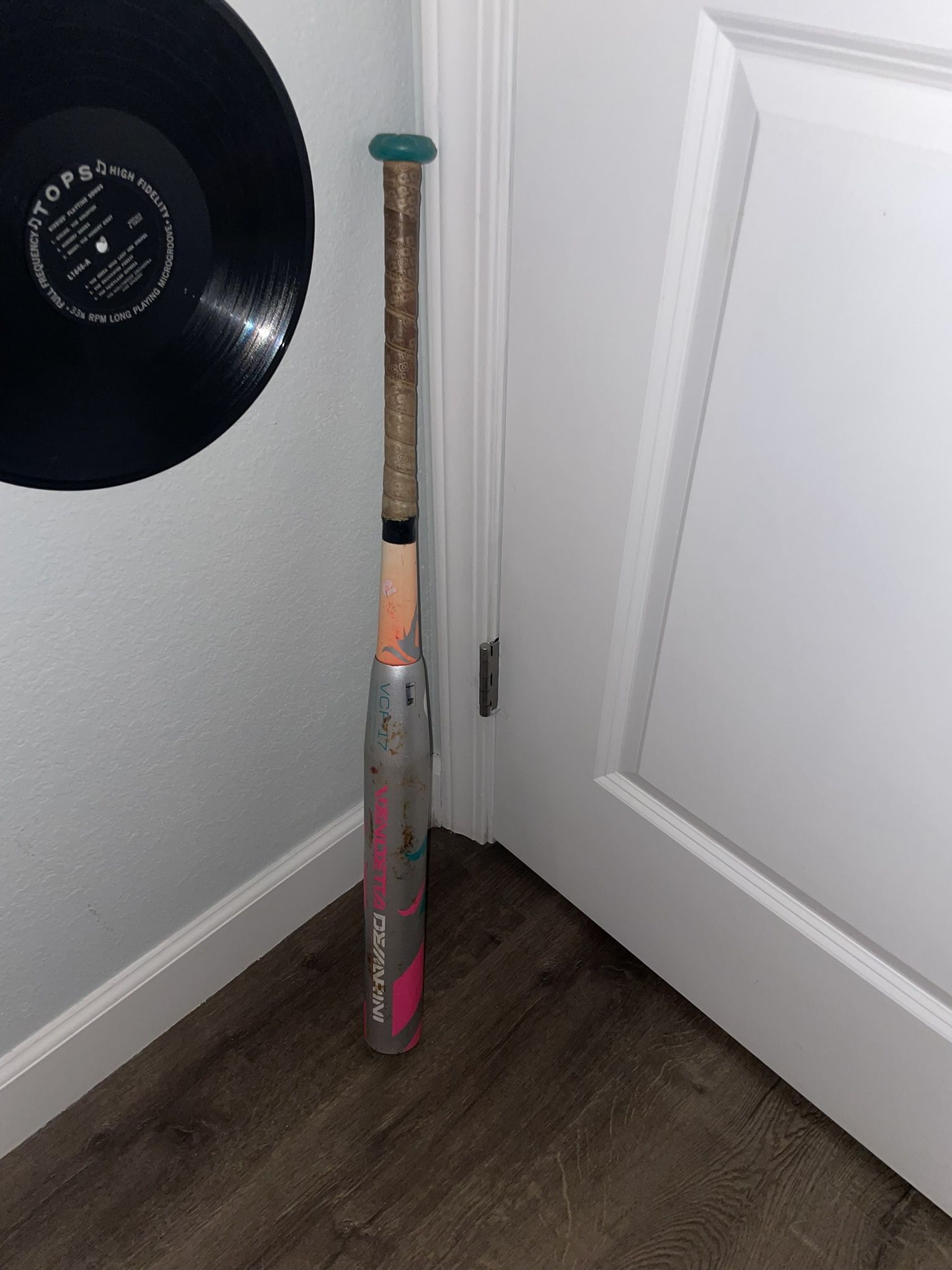 DeMarini Vendetta Fastpitch Softball Bat VCF 17 C6...