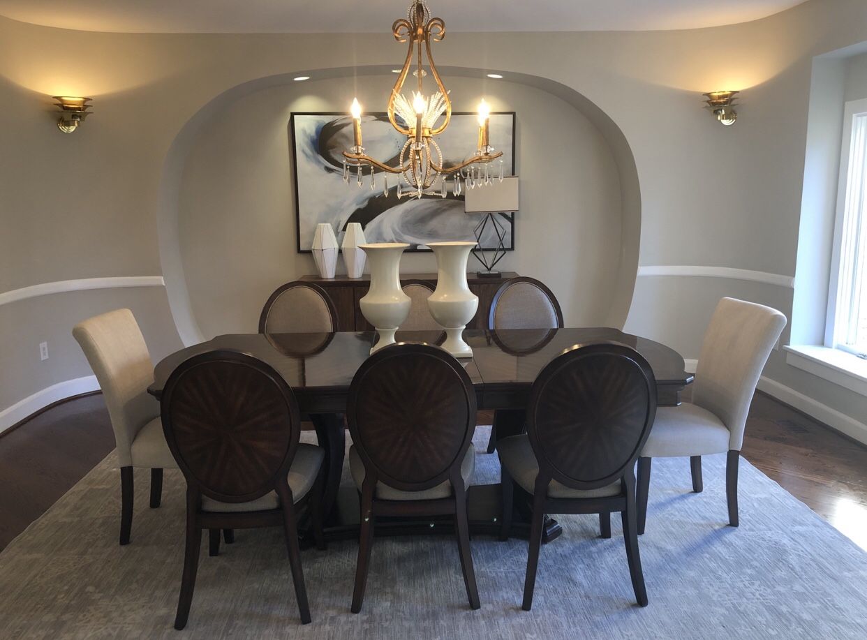 Dining Room Table & 6 Chairs