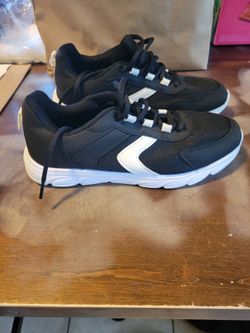 KIDS SHOES SIZE 5
