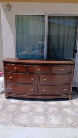 Dresser
