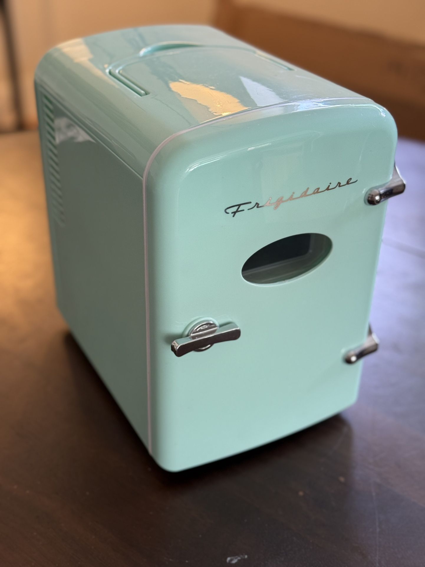 Mini Frigidaire Retro Fridge (Mint Green)