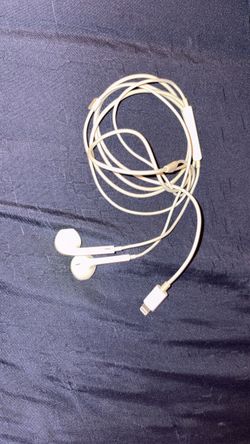 iPhone headphones with lightning adapter