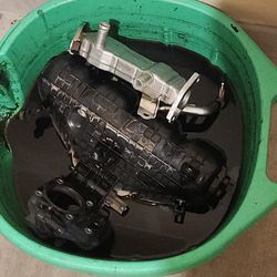 Prius V - 2012 - Egr Valve And Manifold - Original 