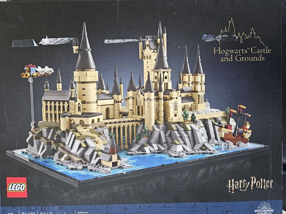 

LEGO - Harry Potter Hogwarts Castle and Grounds Wizarding Building Set 76419

