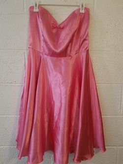 Cute pink satin dress $15.00 not sure size.. no size md/lg