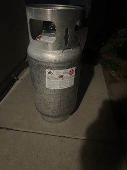 33 Lb Forklift Propane Tank Full