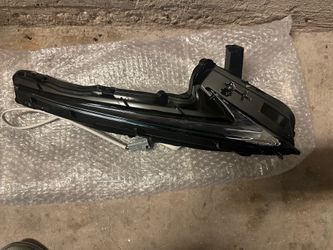 2015 Lexus is 250 day light passage side. New!