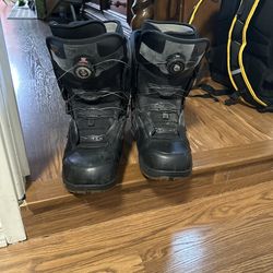 Vans Snowboard Boots (BOA) – Size M – Needs Minor Repair