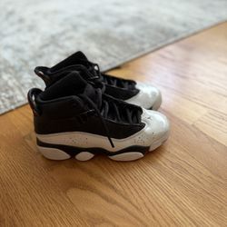 Jordan boys kids sneakers 12 size, White/black